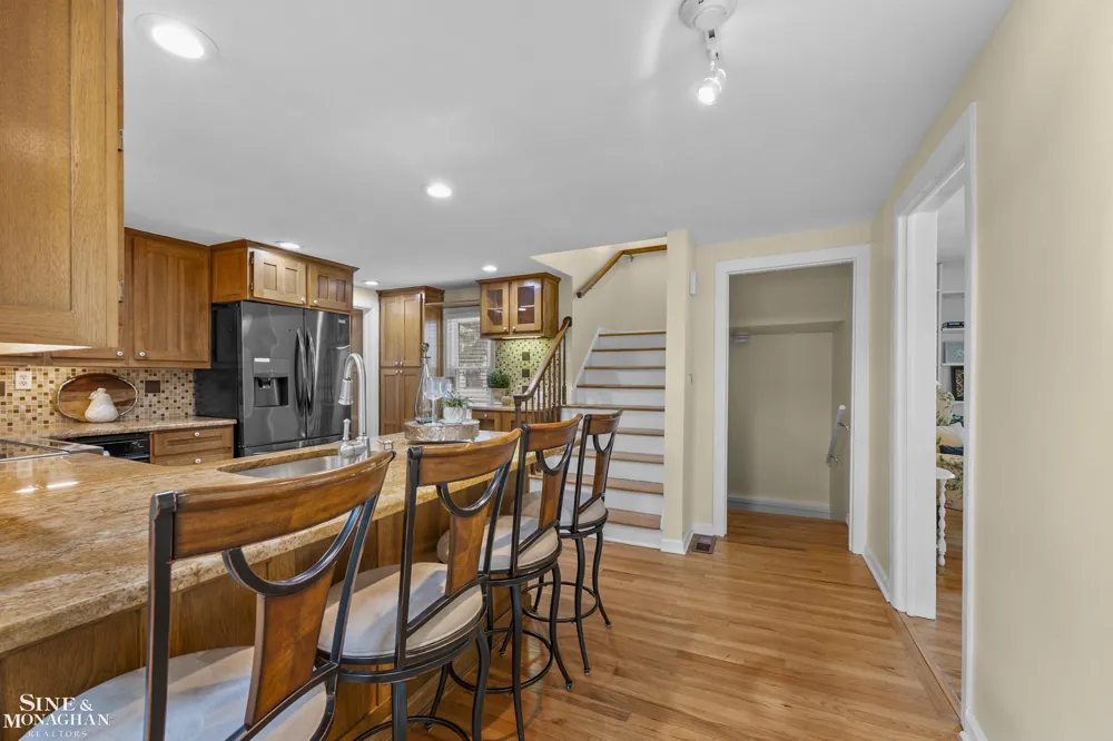 190 Lakeview Avenue Grosse Pointe Farms City, MI 48236