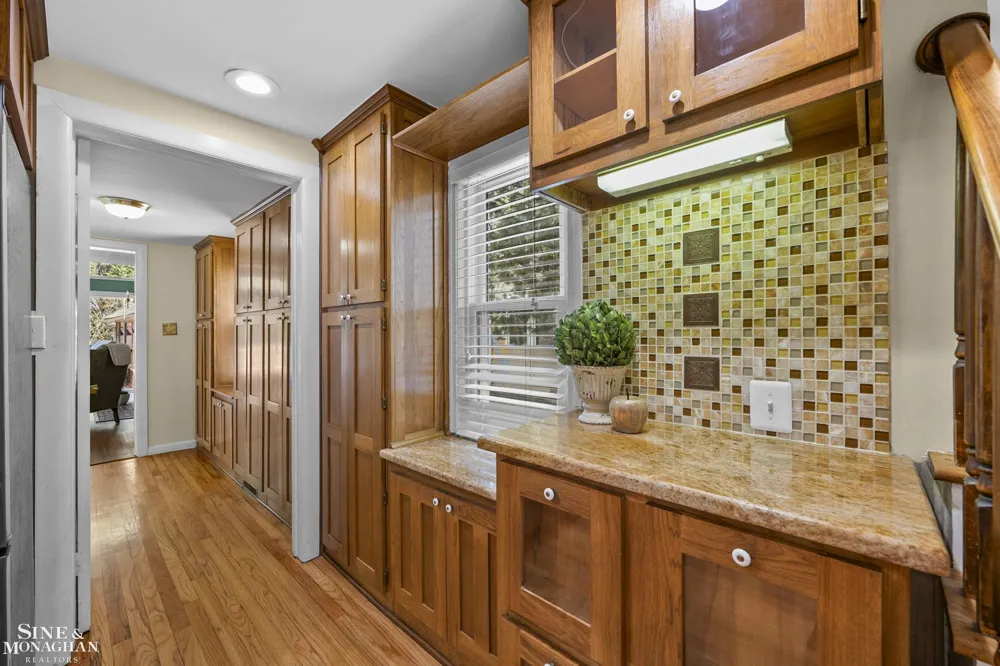 190 Lakeview Avenue Grosse Pointe Farms City, MI 48236