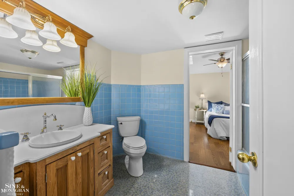 190 Lakeview Avenue Grosse Pointe Farms City, MI 48236