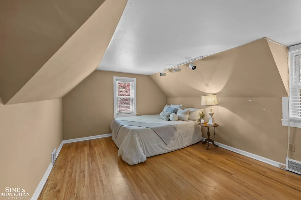 190 Lakeview Avenue Grosse Pointe Farms City, MI 48236