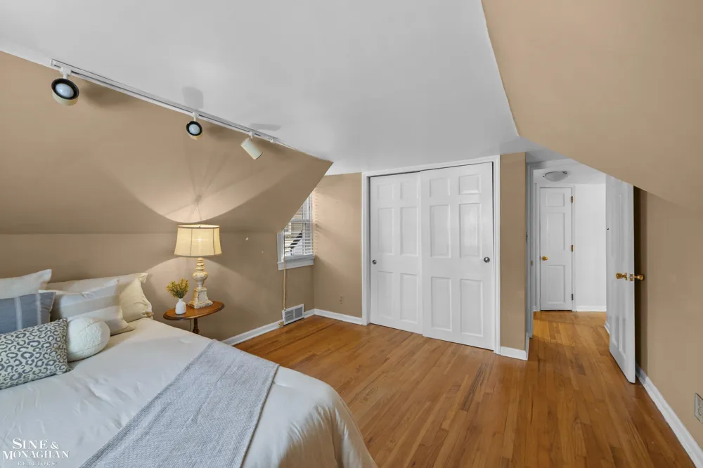190 Lakeview Avenue Grosse Pointe Farms City, MI 48236