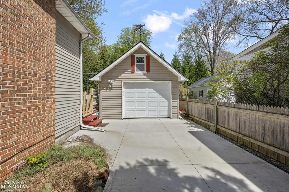 190 Lakeview Avenue Grosse Pointe Farms City, MI 48236