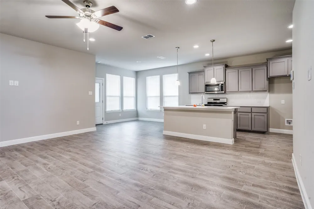 221 Oldcastle Way Fort Worth, TX 76052