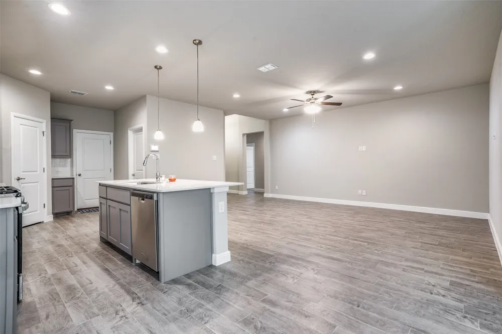 221 Oldcastle Way Fort Worth, TX 76052