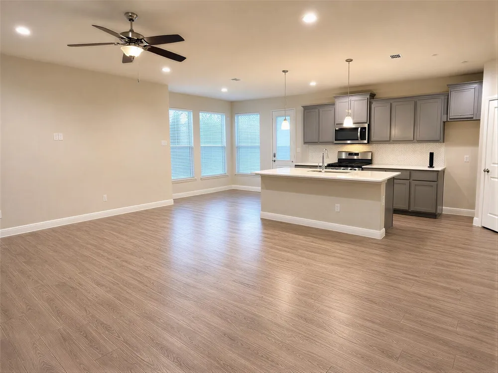 221 Oldcastle Way Fort Worth, TX 76052