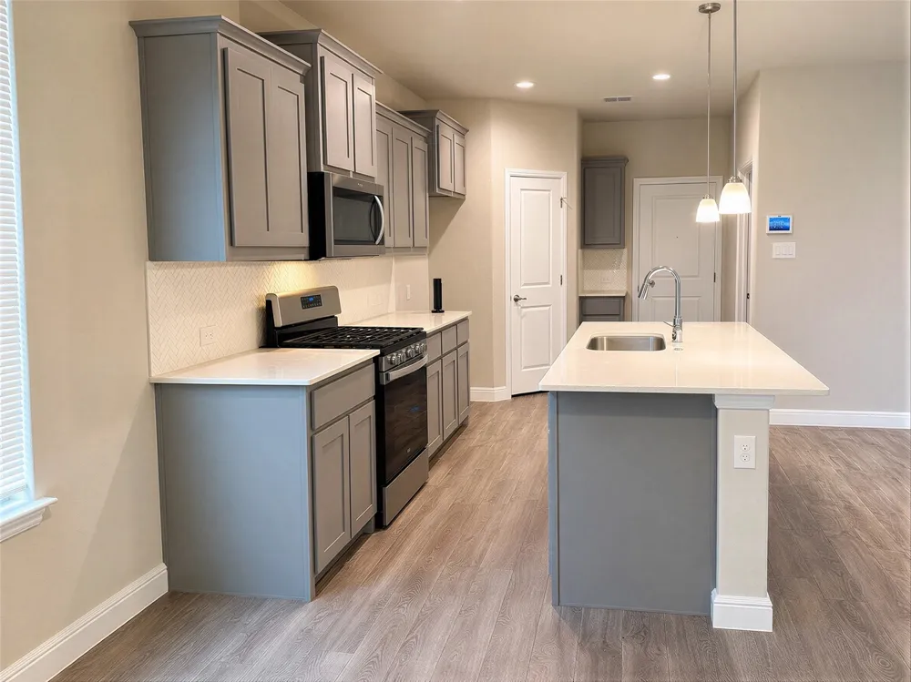 221 Oldcastle Way Fort Worth, TX 76052