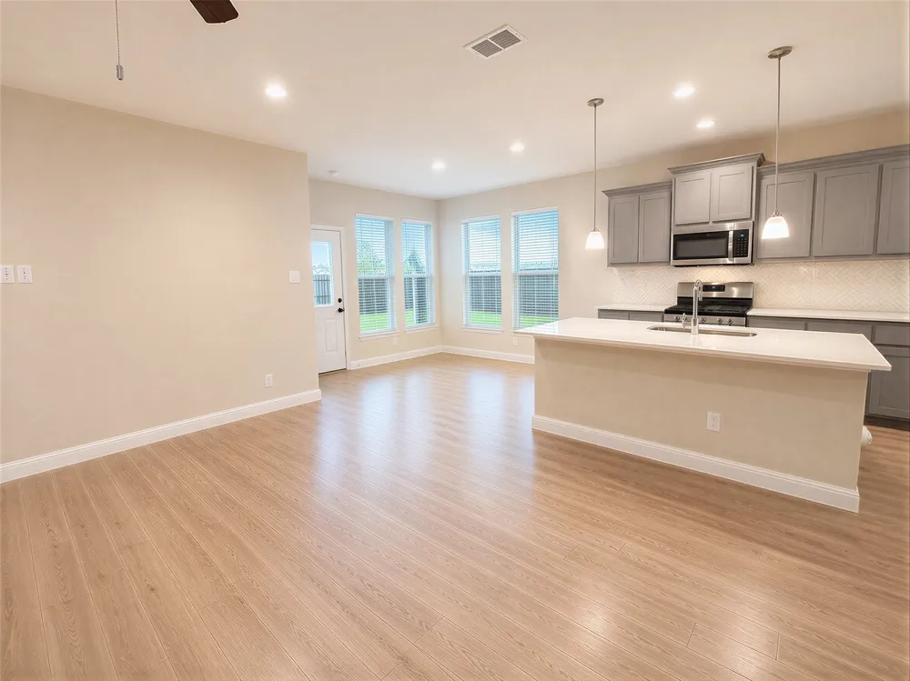 221 Oldcastle Way Fort Worth, TX 76052