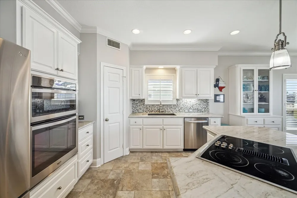 519 Westerly Drive Tiki Island, TX 77554