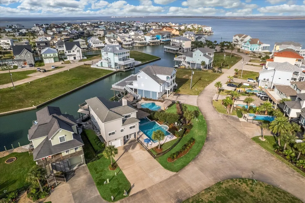 519 Westerly Drive Tiki Island, TX 77554