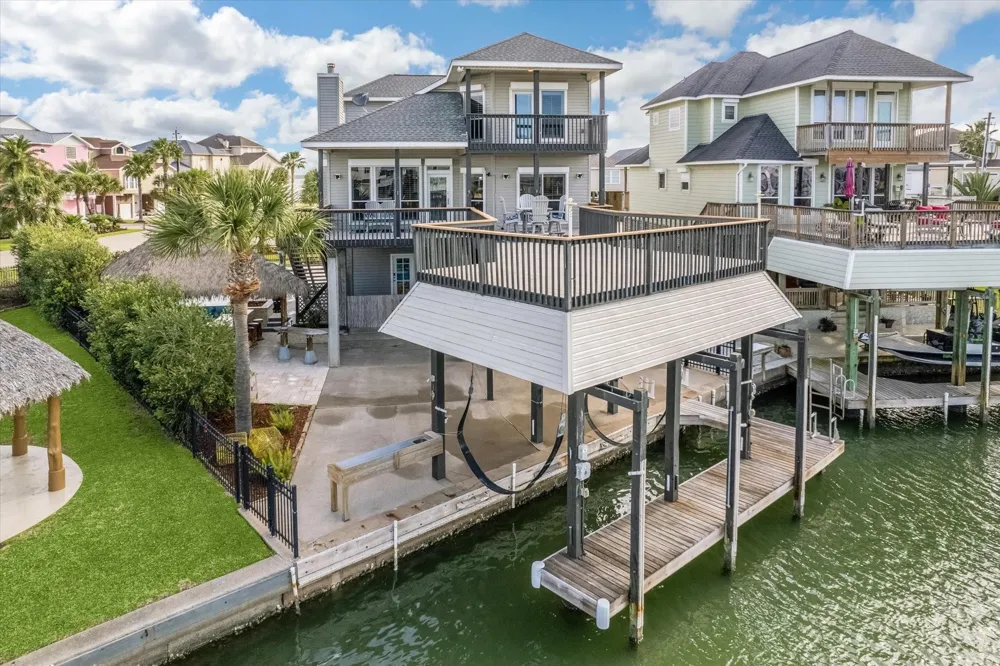 519 Westerly Drive Tiki Island, TX 77554