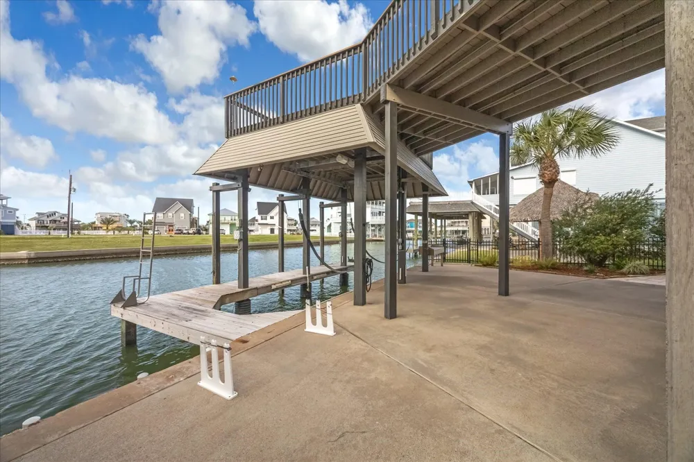 519 Westerly Drive Tiki Island, TX 77554