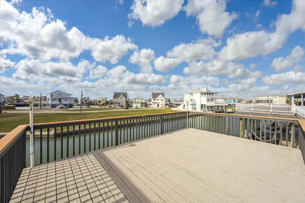 519 Westerly Drive Tiki Island, TX 77554