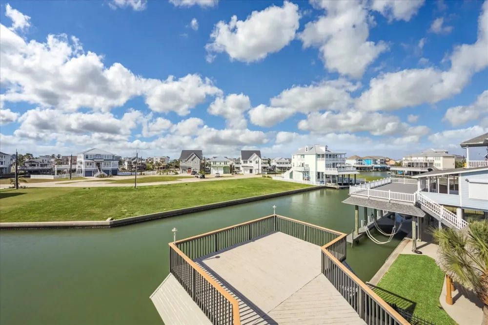 519 Westerly Drive Tiki Island, TX 77554