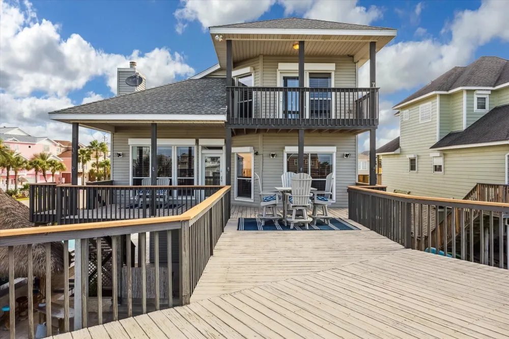 519 Westerly Drive Tiki Island, TX 77554