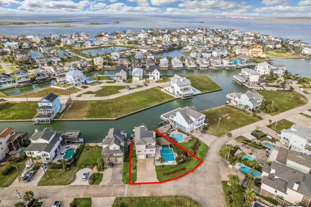 519 Westerly Drive Tiki Island, TX 77554