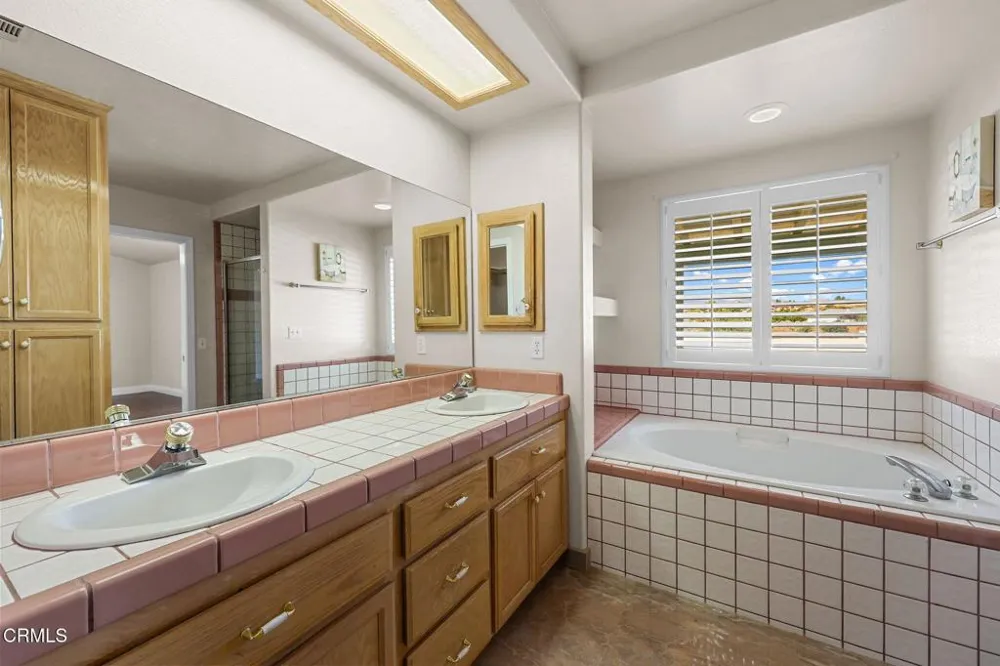 6754 Braceo Street Oak Hills, CA 92344