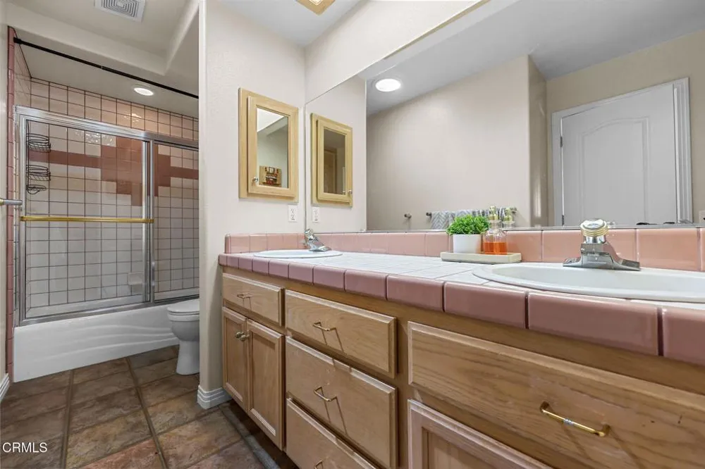 6754 Braceo Street Oak Hills, CA 92344
