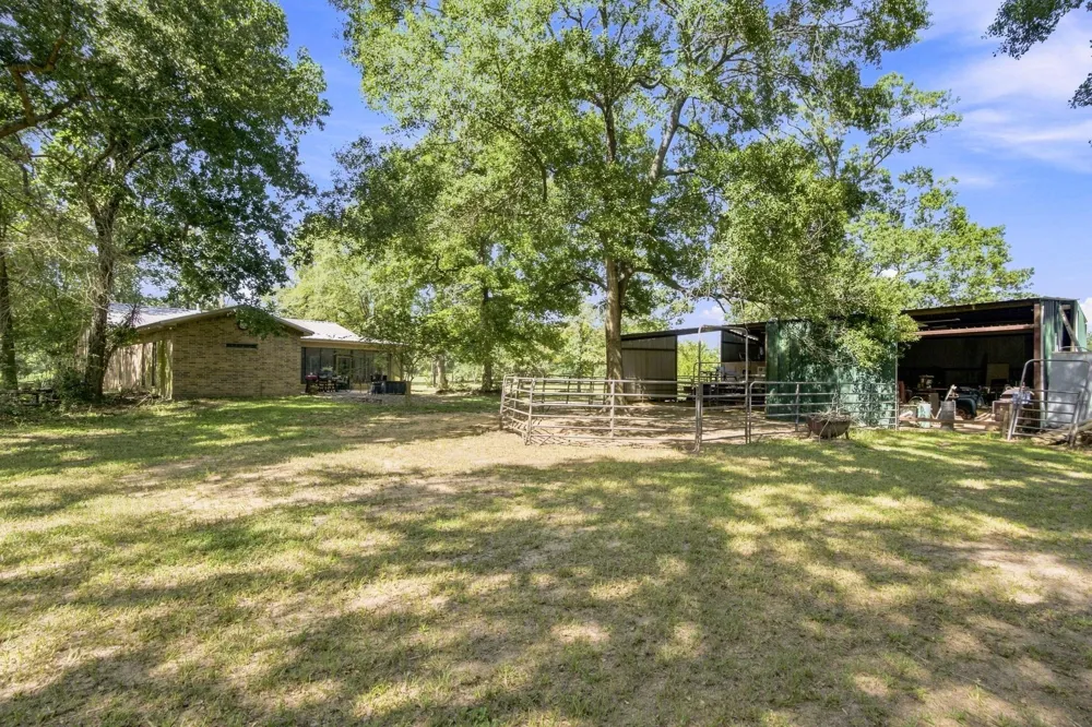 8952 County Line Road Willis, TX 77378