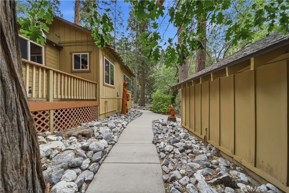 9160 Coffey Forest Falls, CA 92339