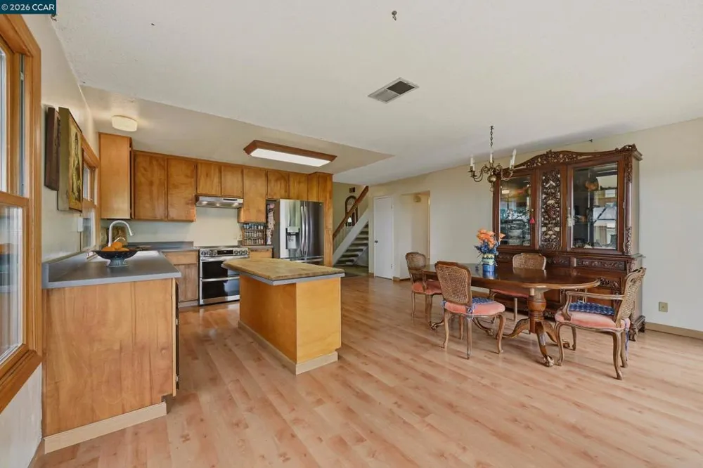 104 Gill Way Benicia, CA 94510