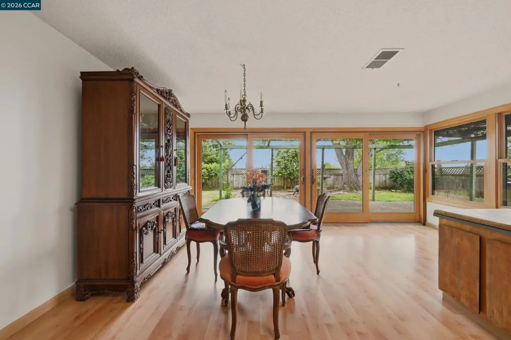 104 Gill Way Benicia, CA 94510
