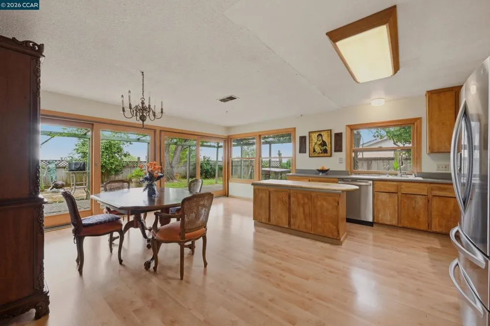 104 Gill Way Benicia, CA 94510