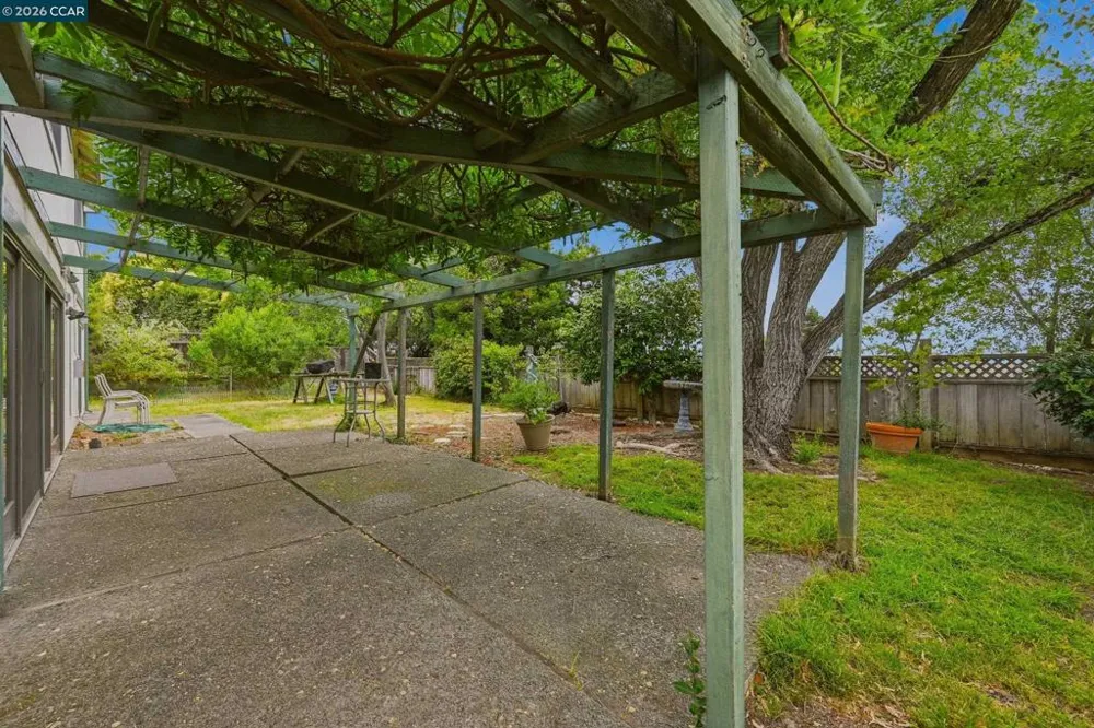 104 Gill Way Benicia, CA 94510