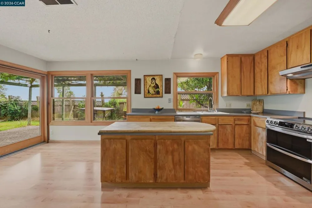 104 Gill Way Benicia, CA 94510