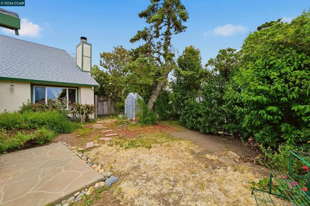 104 Gill Way Benicia, CA 94510