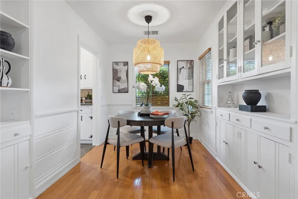 14335 Magnolia Sherman Oaks, CA 91423