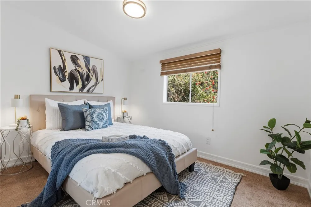 14335 Magnolia Sherman Oaks, CA 91423