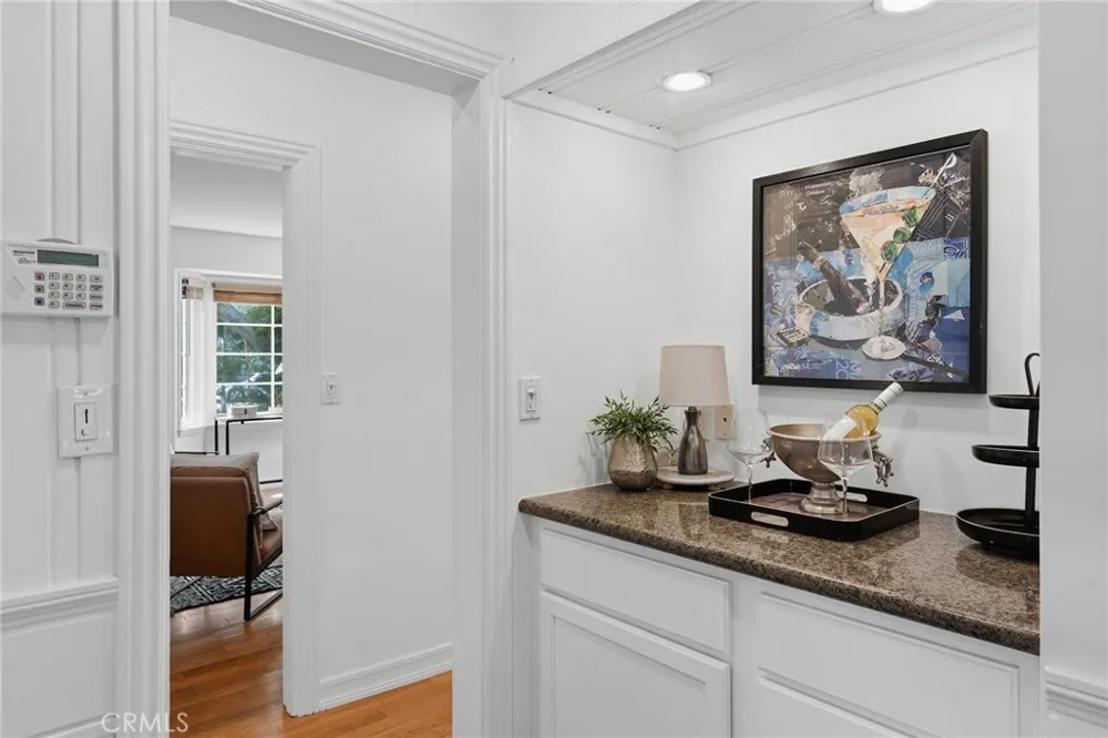 14335 Magnolia Sherman Oaks, CA 91423