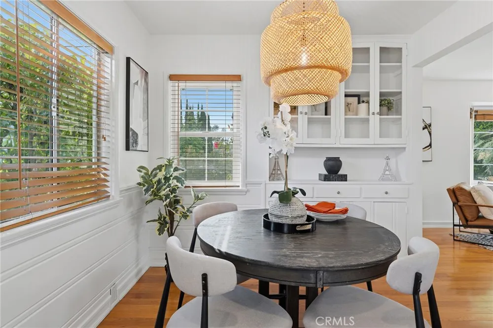 14335 Magnolia Sherman Oaks, CA 91423
