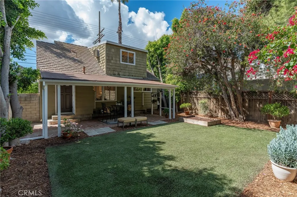 14335 Magnolia Sherman Oaks, CA 91423