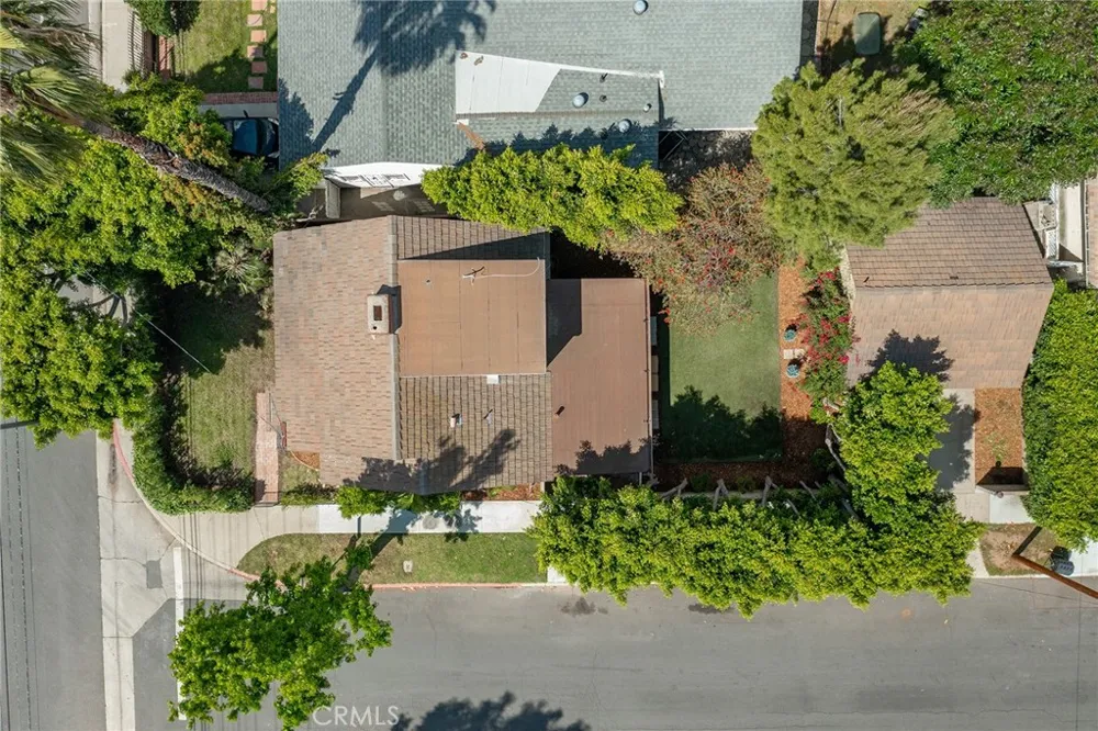 14335 Magnolia Sherman Oaks, CA 91423
