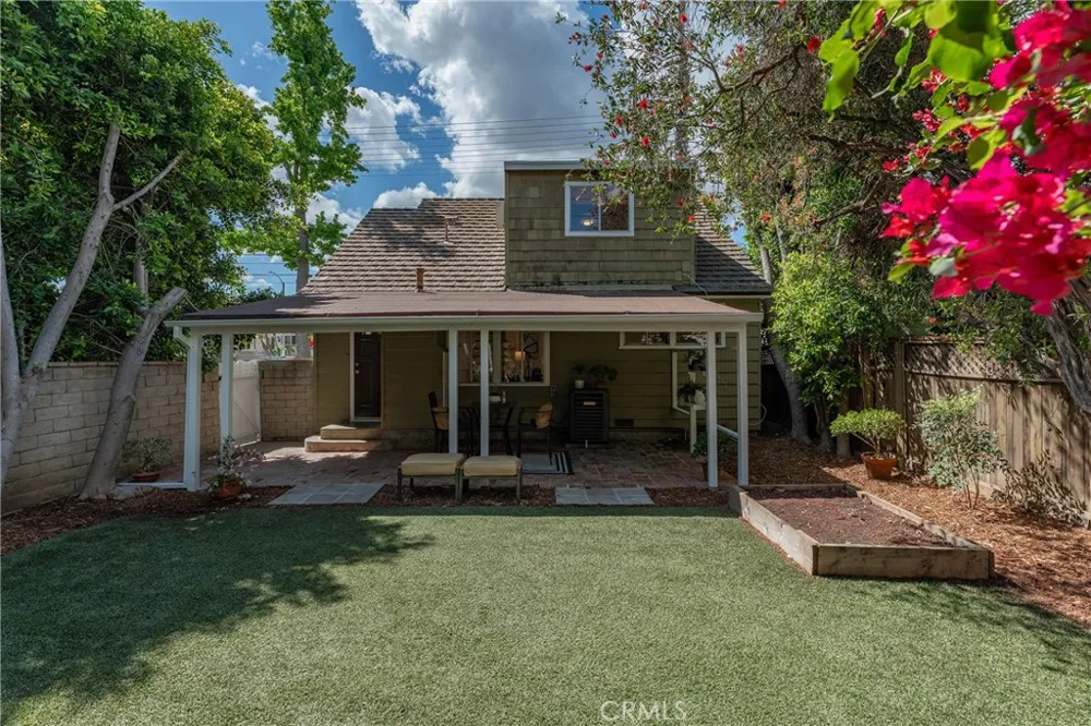 14335 Magnolia Sherman Oaks, CA 91423