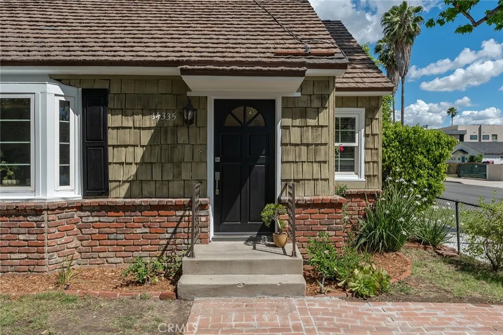 14335 Magnolia Sherman Oaks, CA 91423