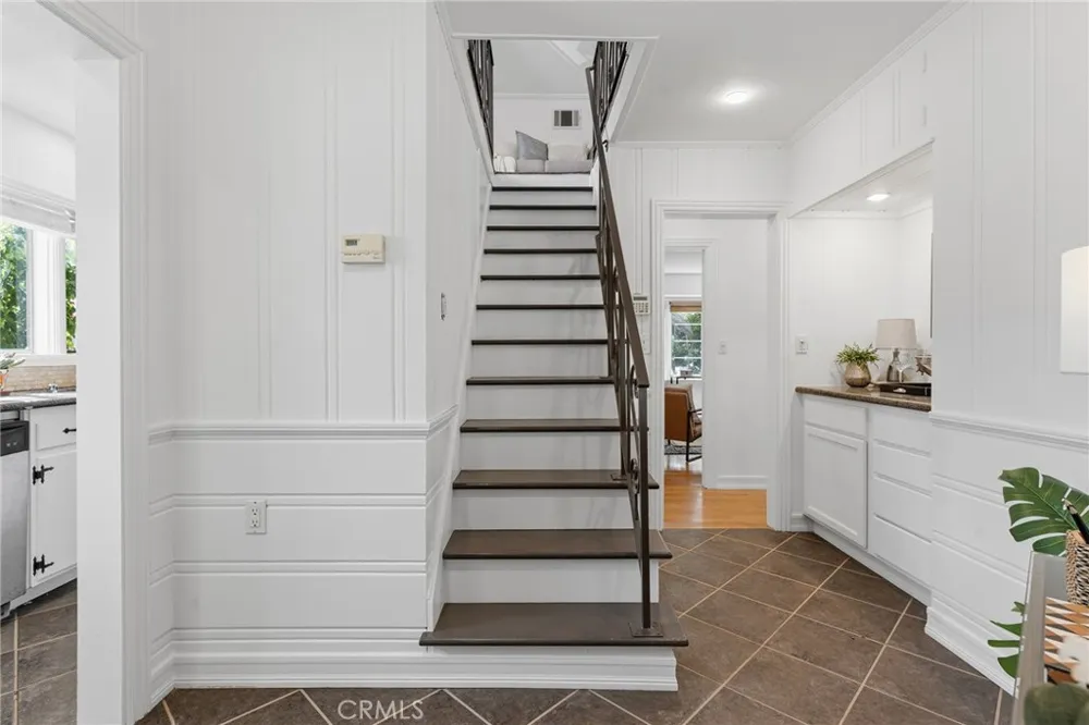 14335 Magnolia Sherman Oaks, CA 91423