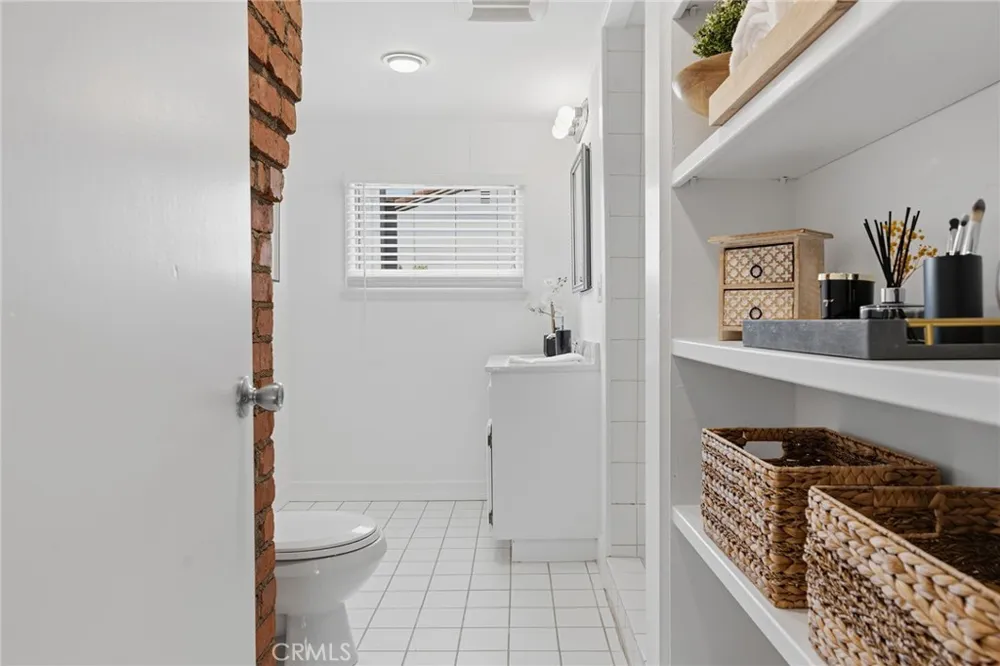 14335 Magnolia Sherman Oaks, CA 91423