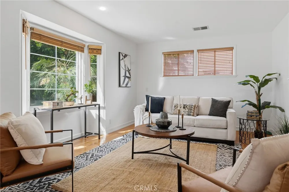 14335 Magnolia Sherman Oaks, CA 91423