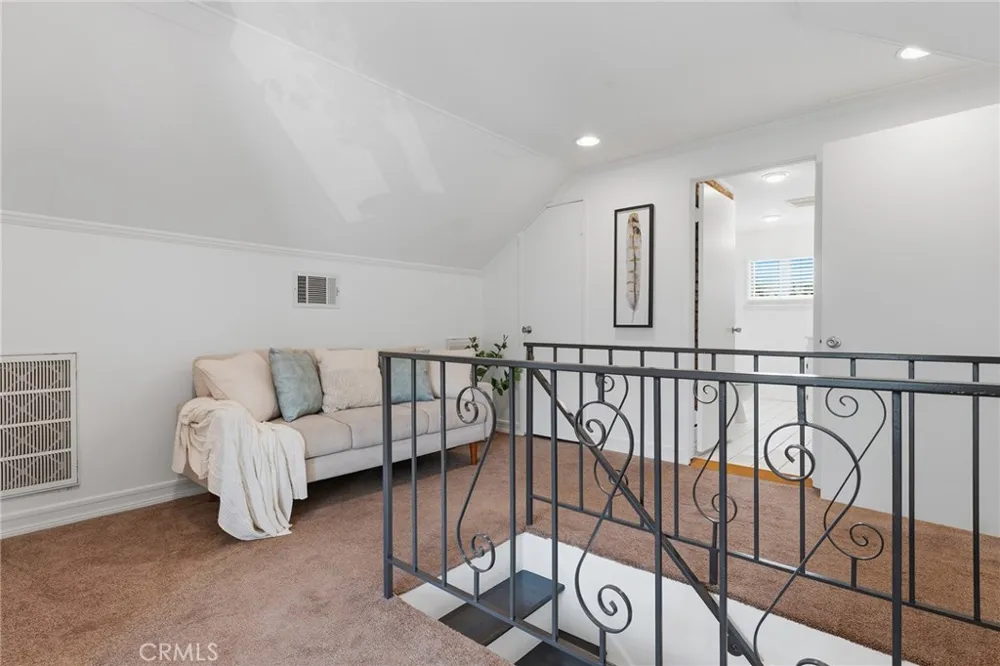 14335 Magnolia Sherman Oaks, CA 91423