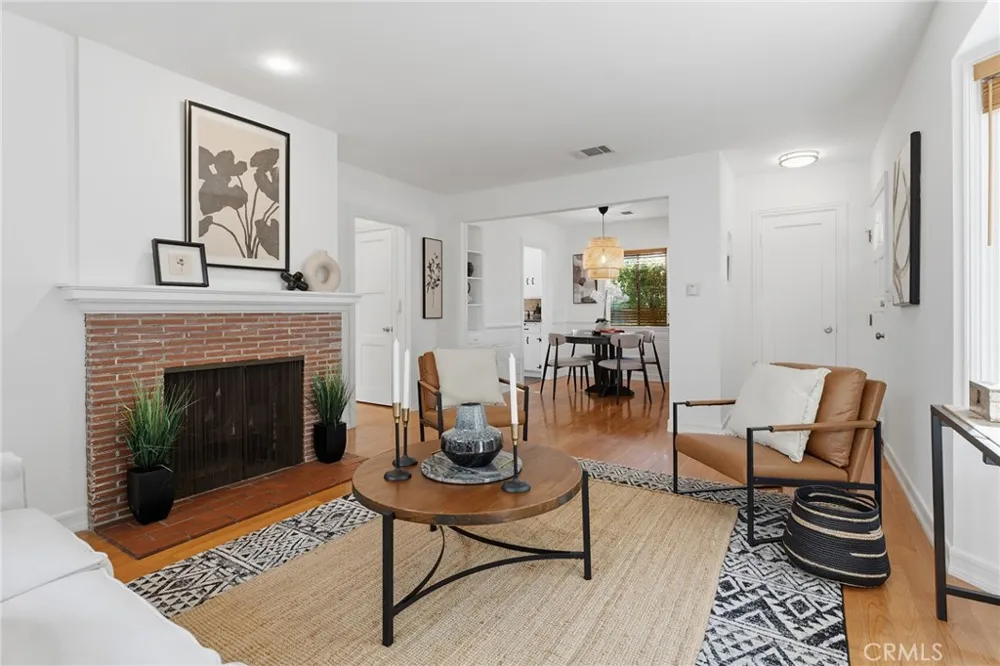 14335 Magnolia Sherman Oaks, CA 91423