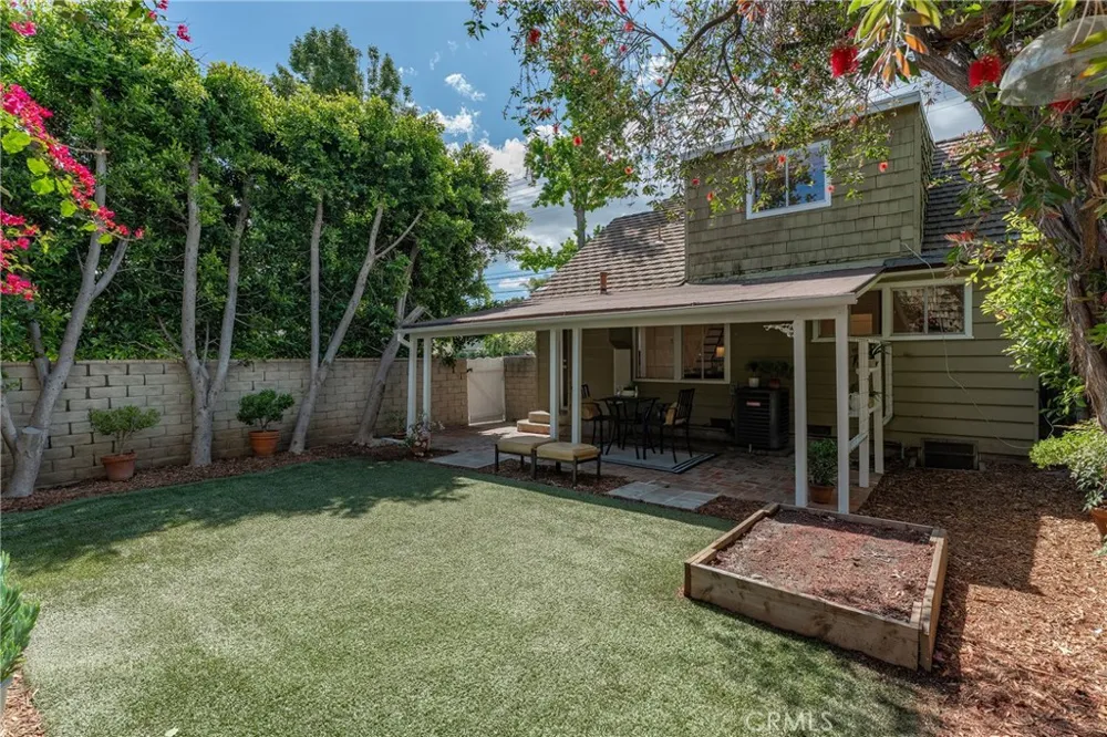 14335 Magnolia Sherman Oaks, CA 91423
