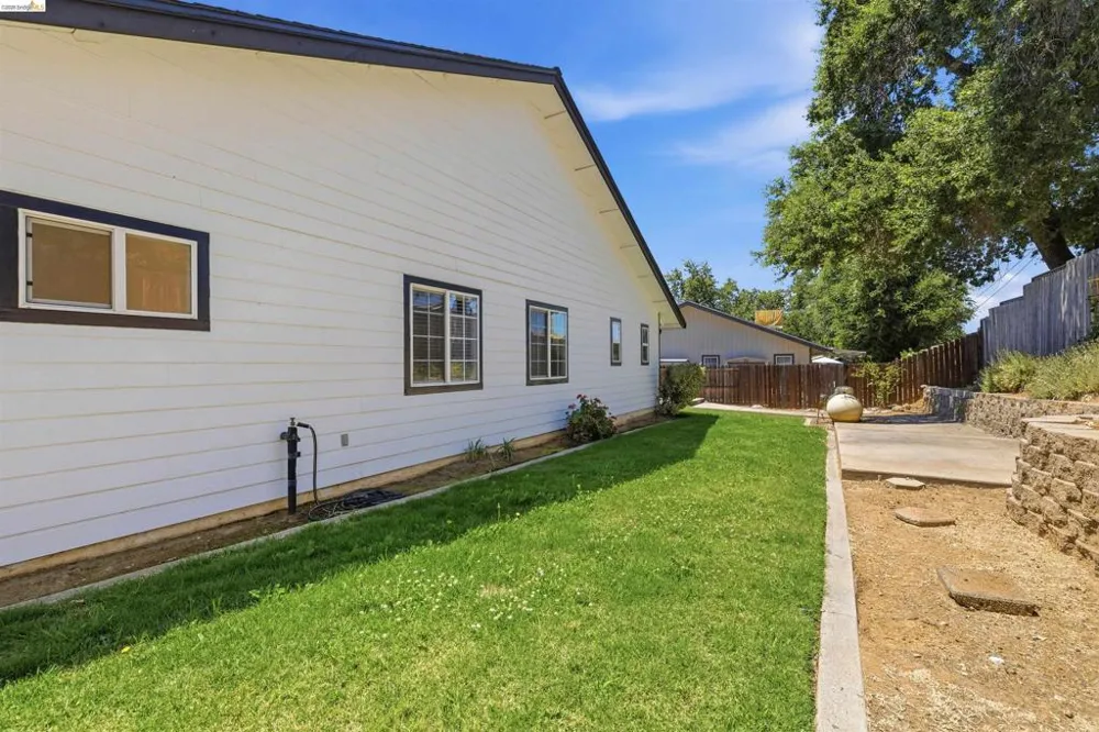 10597 River oak Jamestown, CA 95327