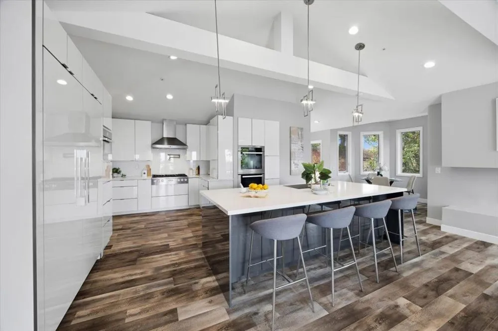 3208 Longfellow Drive Belmont, CA 94002