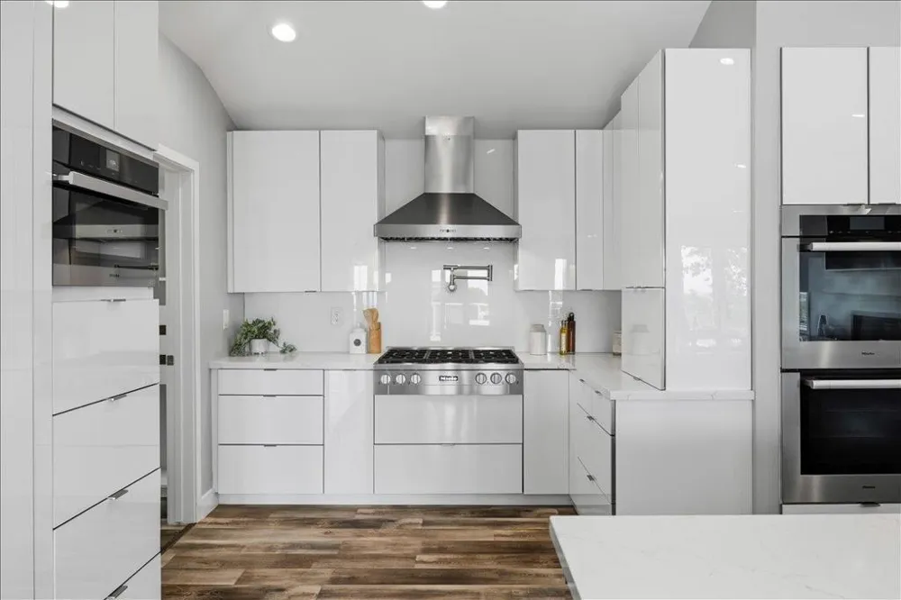 3208 Longfellow Drive Belmont, CA 94002