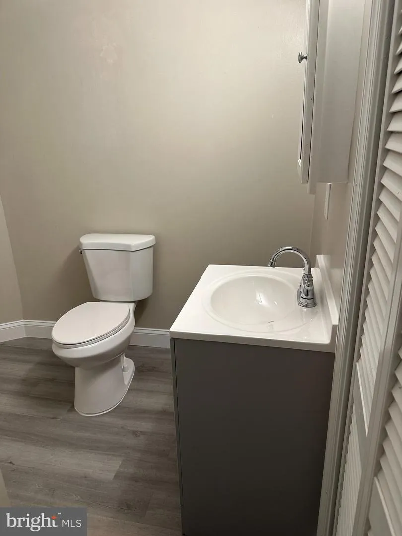 622 OAKLAND STREET Arlington, VA 22203