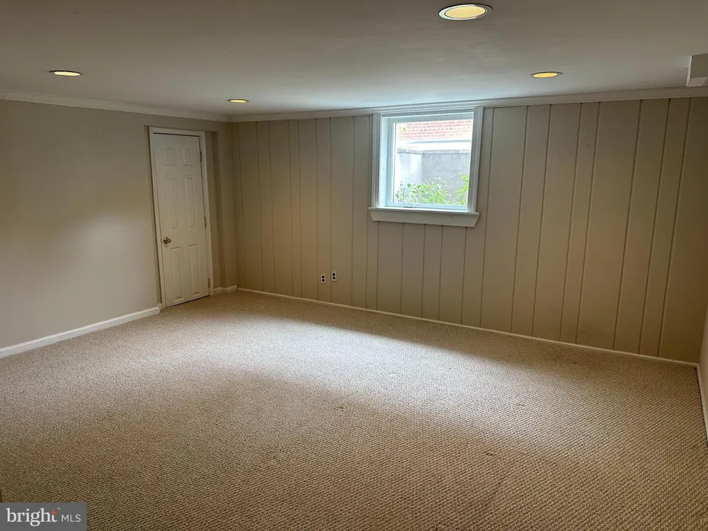 622 OAKLAND STREET Arlington, VA 22203