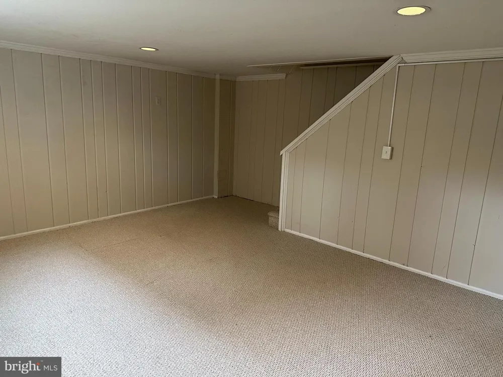 622 OAKLAND STREET Arlington, VA 22203