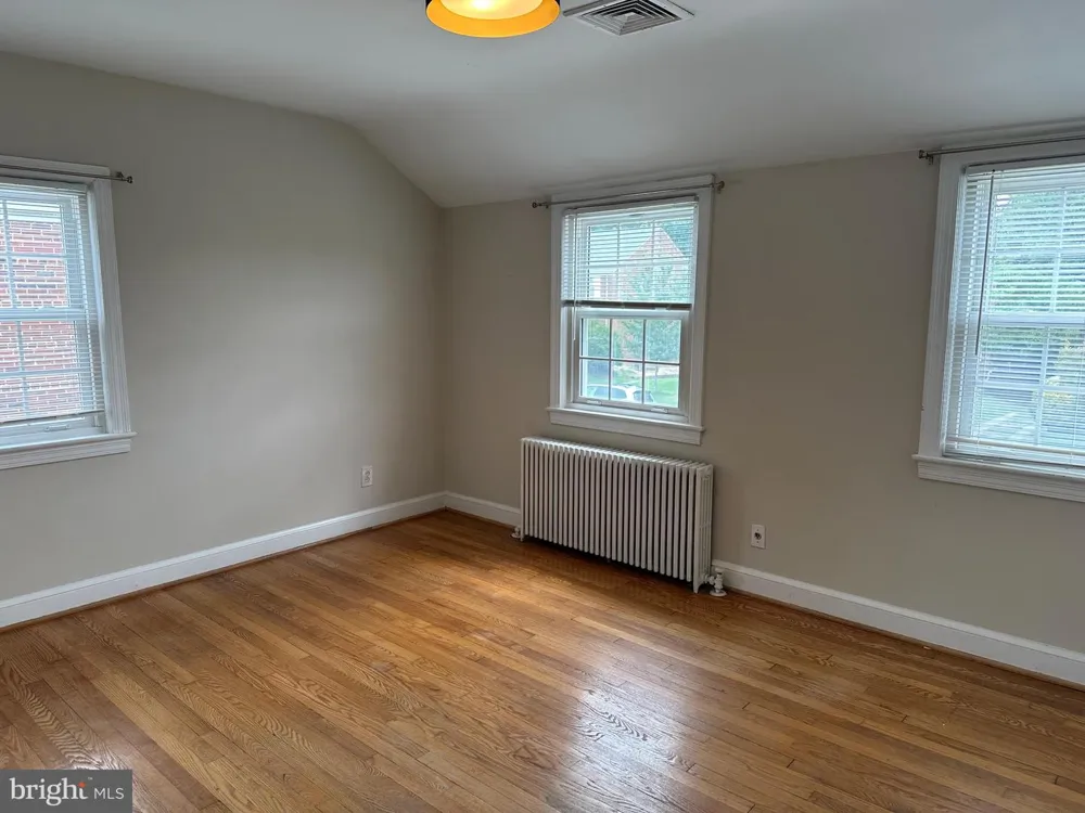 622 OAKLAND STREET Arlington, VA 22203